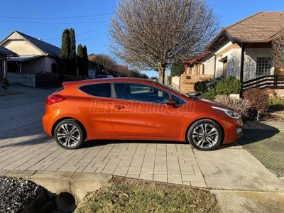 KIA PRO CEE'D 1.6 CRDI EX Prémium Sérülésmentes