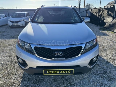 KIA SORENTO 2.2 CRDi EX Base 4WD (7 személyes ) BŐR BELSŐ. PANORÁMA TETŐ. V.HOROG