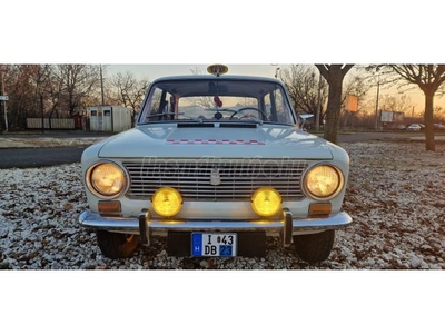 LADA 2101 Főtaxi dizájnnal