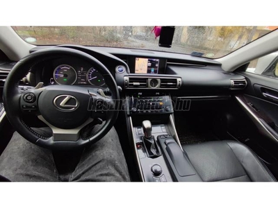 LEXUS IS 300h Luxury Safety Sunroof CVT RITKA NAPFÉNYTETŐ I FULL BŐR I 2 ÉV HIBRIDGARANCIA!