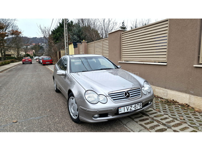 MERCEDES-BENZ C 180 Kompressor Sportcoupe (Automata) Magyarországi / 71.000 Km / Vezetett szervízkönyv