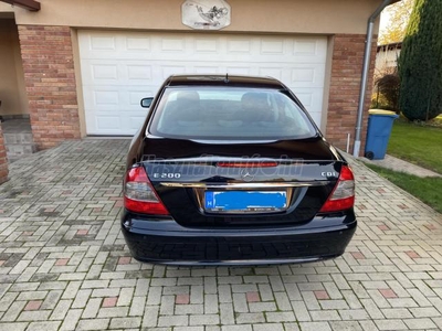 MERCEDES-BENZ E 200 CDI Classic