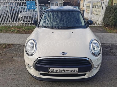 MINI COOPER 1.5 S.MENTES.SZ.KÖNYV:220.000 KM!PANORÁMATETŐ.LED.ÜLÉSFŰTÉS.TEMPÓMAT!