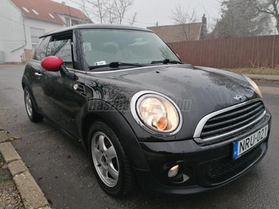 MINI MINI ONE 1.6 Navigáció / Szép. megkímélt / jó dinamika / sportos futómű