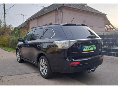 MITSUBISHI OUTLANDER 2.0 PHEV Instyle Navi 4WD CVT