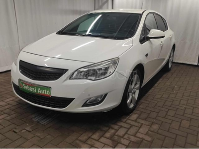 OPEL ASTRA J 1.4 T Cosmo