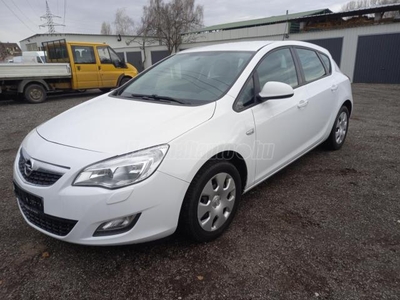 OPEL ASTRA J 1.4 T Selection