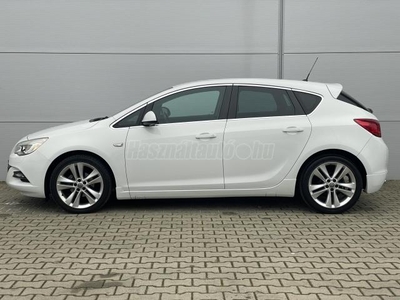 OPEL ASTRA J 1.4 T Sport / 90 E. KM // VEZETETT SZERVIZKÖNYV / ÜLÉSFŰTÉS / KORMÁNYFŰTÉS /