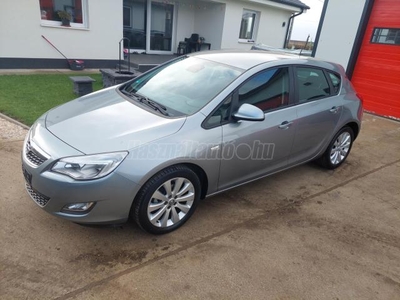 OPEL ASTRA J 1.6 Cosmo