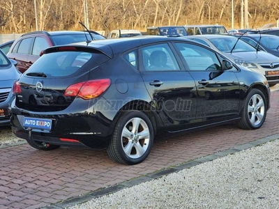 OPEL ASTRA J 1.6 Enjoy Tempomat / 17-es Alu / Vonóhorog