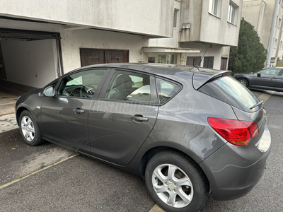 OPEL ASTRA J 1.6 Essentia