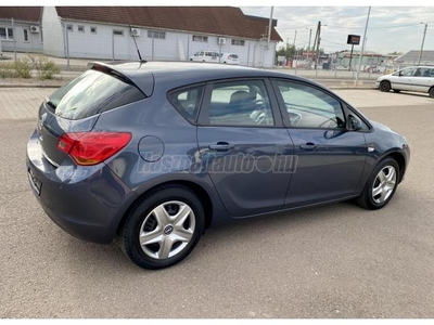 OPEL ASTRA J 1.6 Selection 131.000Km!Szervizkönyv!