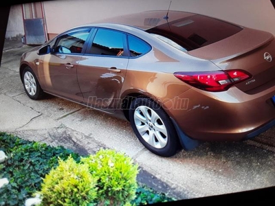 OPEL ASTRA J Sedan 1.6 Enjoy EURO6