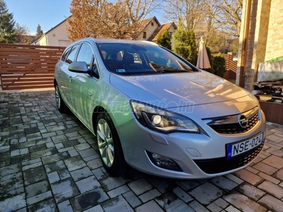 OPEL ASTRA J Sports Tourer 2.0 CDTI Sport (Automata) Végig vezetett szervizkönyvvel! Xenon!