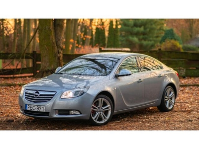 OPEL INSIGNIA 1.6 T Sport 2 ÉV MÜSZAKI. TESLA KIJELZŐ. FULL BŐR. BI-XENON TELJES NAGYSZERVÍZ SZÁMLÁKKAL