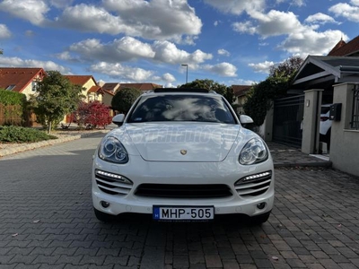 PORSCHE CAYENNE Dízel (Automata) M.o.-i 3.Tulajtól panoráma Tető