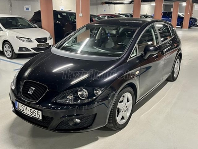 SEAT LEON 1.4 TSI Reference 8 gumi friss szerviz