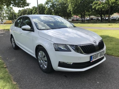 SKODA OCTAVIA 1.6 CR TDI Ambition Magyar.-i.1tulaj.Szerviz.-k.Navigáció