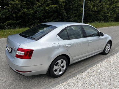 SKODA OCTAVIA 1.6 CR TDI Style 1.tulajdonos. márkaszervizben vezetett szervizkönyves