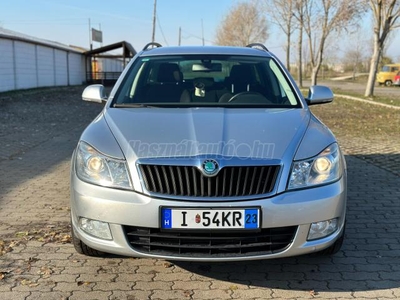 SKODA OCTAVIA Combi 2.0 CR TDI Elegance Szervizkönyv - Ülésfűtés - Téli-Nyári kerék