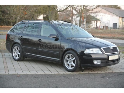 SKODA OCTAVIA Combi 2.0 FSI Elegance Tiptronic ic GARANTÁLT KM! SZERVIZKÖNYV! MEGKÍKMÉLT SZÉP ÁLLAPOT!