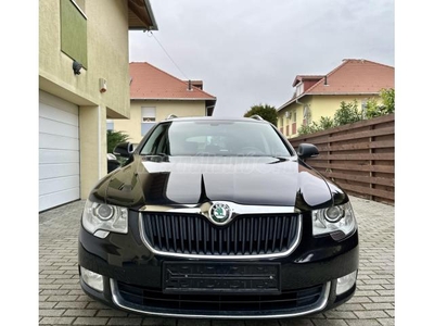 SKODA SUPERB Combi 2.0 CR TDI Comfort DSG Digit.Klíma/Ülésfűtés/Navi/Xenon // 217.000 km //