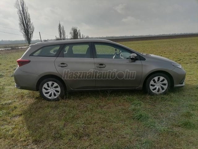 TOYOTA AURIS 1.4 D-4D Live TSS