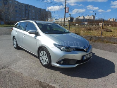 TOYOTA AURIS Touring Sports 1.33 Live MAGYARORSZÁGI VÉGIG MÁRKASZERVIZES