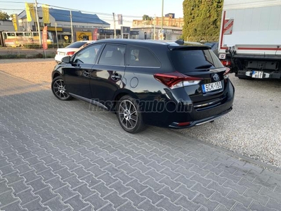 TOYOTA AURIS Touring Sports 1.8 HSD Executive Skyview TSS (Automata)