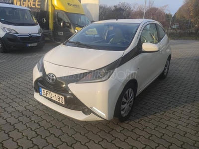 TOYOTA AYGO 1.0 x-play