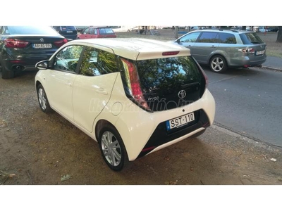 TOYOTA AYGO 1.0 x-play