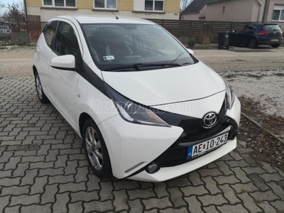 TOYOTA AYGO 1.0 x-play GYÁRI FÉNY-TEMPOMAT-TOLATÓKAMERA-8DB ALUFELNI