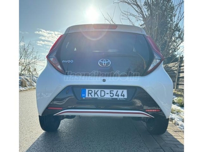 TOYOTA AYGO 1.0 x-play + style + connectivity