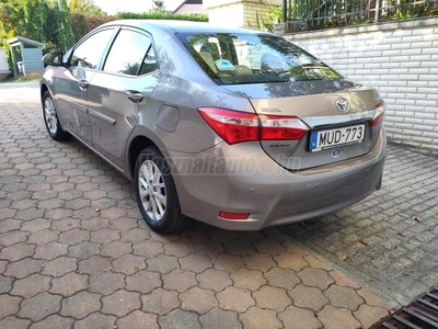 TOYOTA COROLLA Sedan 1.6 Active Design Sedan