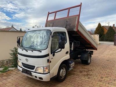 TOYOTA DYNA 2.5 D-4D 150 Új billenőplató. Kevés km. Vonóhorog. Alvázvédőzve