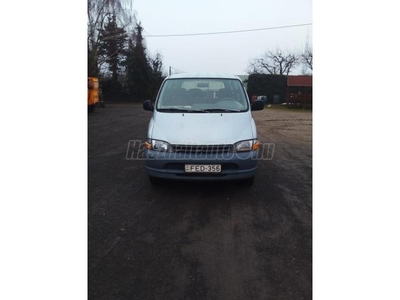 TOYOTA HI-ACE Hiace 2.4 D Glass Van