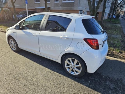 TOYOTA YARIS 1.5 HSD Lounge Skyview (Automata)