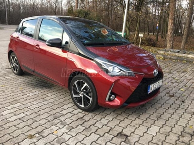 TOYOTA YARIS 1.5 VVT-i Hybrid Selection Smart Red e-CVT +Connectivi Magyarországi.1.tulajdonos