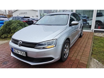 VOLKSWAGEN JETTA VI 1.6 CR TDI Comfortline VILÁGOS BELSŐ. 2 ZÓNÁS DIGITKLÍMA!