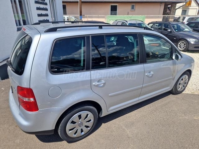 VOLKSWAGEN TOURAN 1.6 FSI Trendline