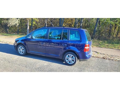 VOLKSWAGEN TOURAN 2.0 FSI Trendline