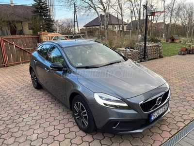 VOLVO V40 Cross Country 1.5 [T3] Plus Geartronic LED. Kamera. Navi. Ülésfűtés. Friss Műszaki