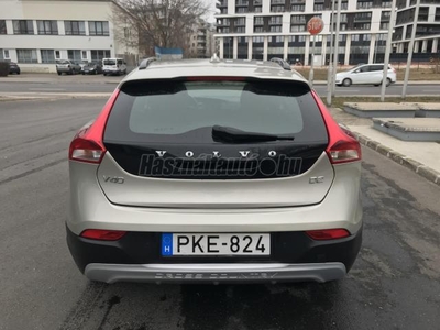 VOLVO V40 Cross Country 2.0 D [D2] Momentum