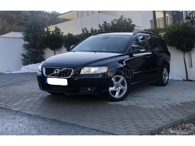 VOLVO V50 2.0 D [D4] Business Pro 177le 5hengeres Volvo motor. xenon. bluetooth. tempomat. ülésfűtés. navi. tulajd