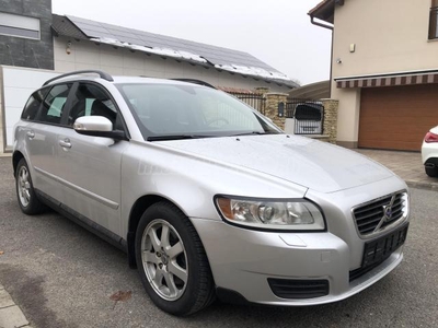 VOLVO V50 2.0 D SZÉP ÁLLAPOT. LEINFORMÁLHATÓ!