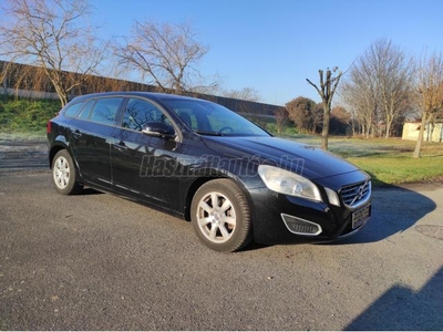 VOLVO V60 2.0 D [D4] Kinetic