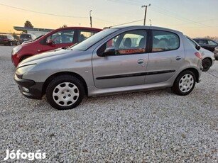 Peugeot 206 1.4 Presence 132.715km-t futott gar...