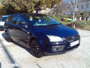 Ford Focus 1.6 TDCi Celebration DPF Jó motorral...