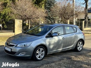 Opel Astra J 1.4 T Essentia Újkora Óta Magyaror...