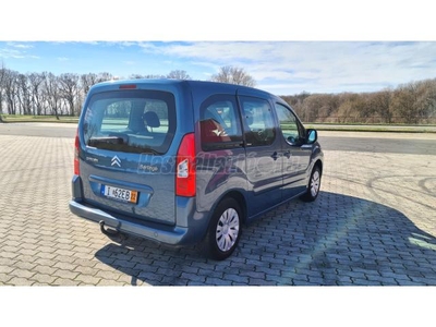 CITROEN BERLINGO 1.6 HDi Multispace 2 kulcs. szervízkönyv